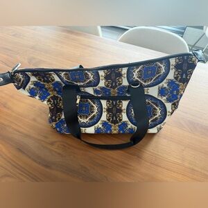 Alice + Olivia Chic Cream, Navy & Gold Duffle Bag with Black Handles. Lined.